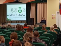 В Топках сотрудник полиции рассказала родителям об юридической ответственности за воспитание и обучение детей.
