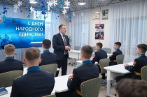 Губернатор Илья Середюк провел лекцию для воспитанников Президентского кадетского училища