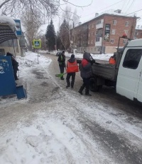 По поручению Губернатора Кузбасса Ильи Середюка глава округа Сергей Фролов совместно с заместителем по ЖКХ проверили работы по содержанию пешеходных дорог и тротуаров