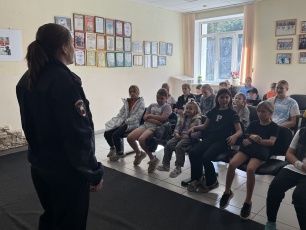 В рамках Всероссийской недели безопасности дорожного движения сотрудники Госавтоинспекции посетили спортивную школу.