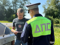 Накануне сотрудники Госавтоинспекции Топкинского округа провели акцию «Твой ребёнок-пассажир». Водителям напомнили о правилах безопасной поездки с ребенком в автомобиле. 
