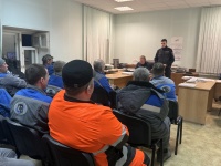 В рамках профилактической работы сотрудники Госавтоинспекции г.Топки посетили ООО «Топкинский цемент»